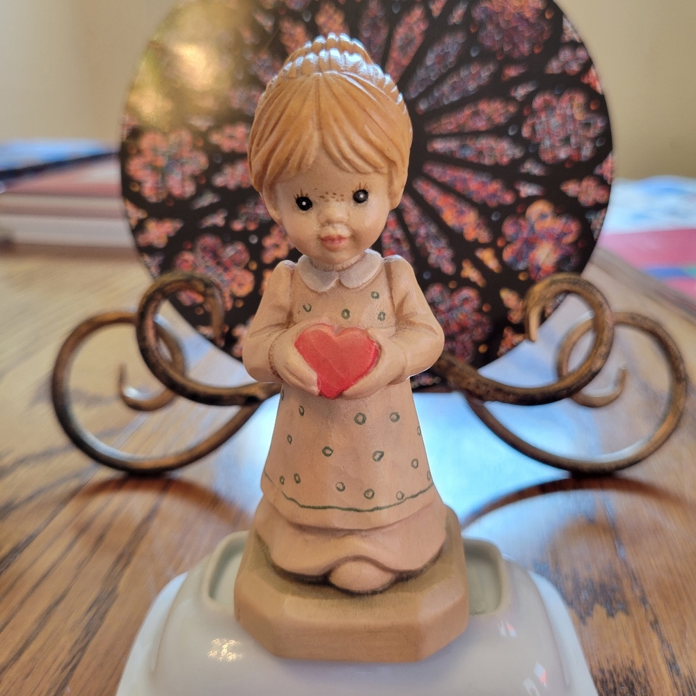 Vintage ANRI Club Figurine "Gift of Love"~ Italy Wood Carved ~ Valentine's Day!
